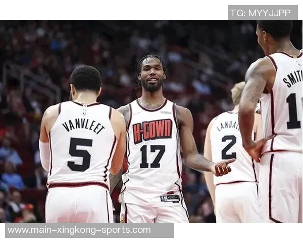 比卢普斯透露季前赛策略霍勒迪首战下半场缺席或调整先发阵容