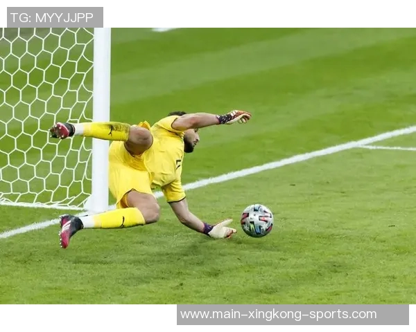 多纳鲁马勇猛出击铲断对手单刀展现门将风采